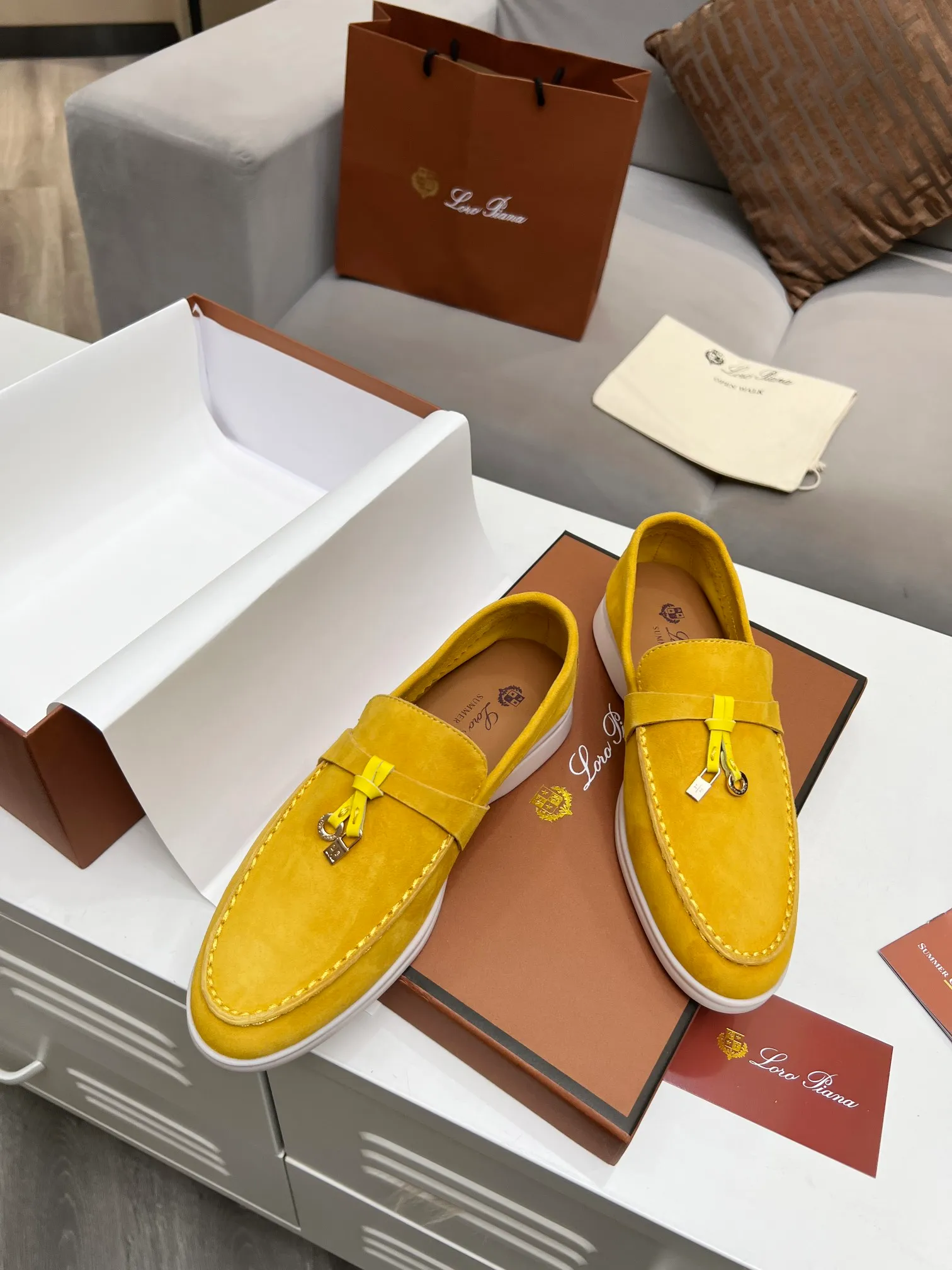 👟👟Ex-factory price 480👟👟 【Loro Piana】Italian top cashmere is fashionable and classic, and the leather is also practical and still of the highest quality on the Internet. Developed from the original board, the upper is made of Yangjing silk and is smooth. Leather lining, wear-resistant high-elastic beef tendon bottom. Size: 35-42, (men’s +10)